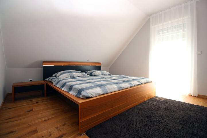 Ganze Wohnung, Taunusblick-Apartment, unmittelbar an Frankfurtrheinmain in Alzenau, Spessart-Mainland