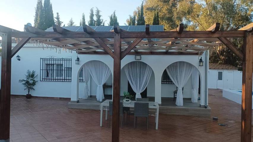 Casa rural para 6 personas, con vistas además de piscina y jardín en Jaén