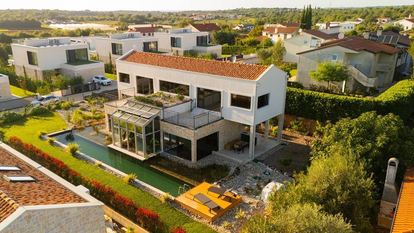 Vakantiehuis voor 6 personen, with Balkon/Terras and Tuin as well as Zwembad in Istrië