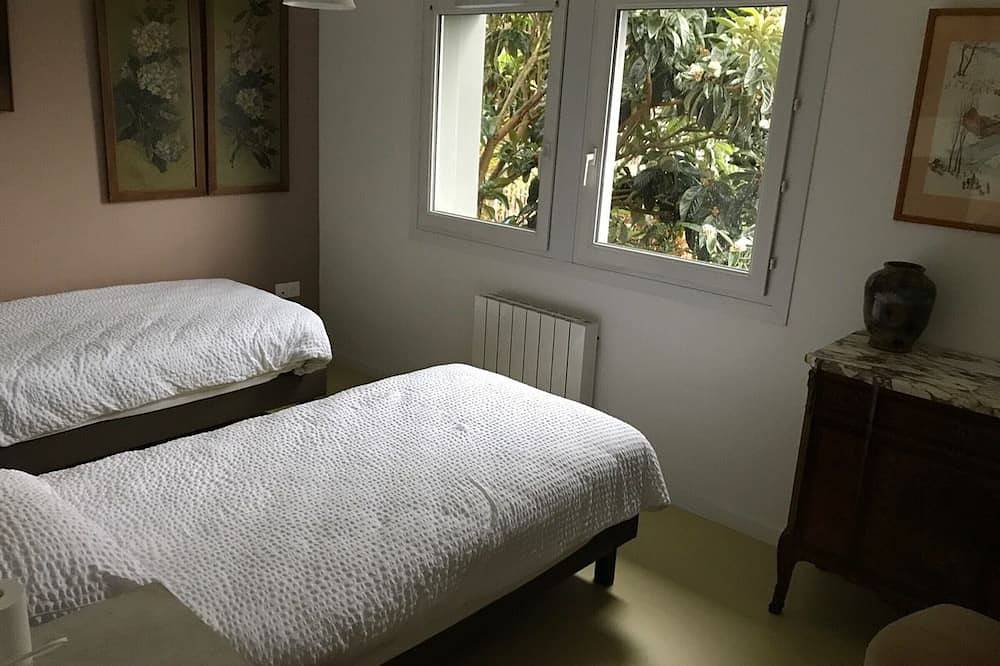 Quiet house in Chartres with terrace, garden, and wheelchair accessible in Chartres, Chartres region