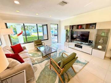 Vacation Rental for 6 Guests in Middle River, Wilton Manors, Picture 2