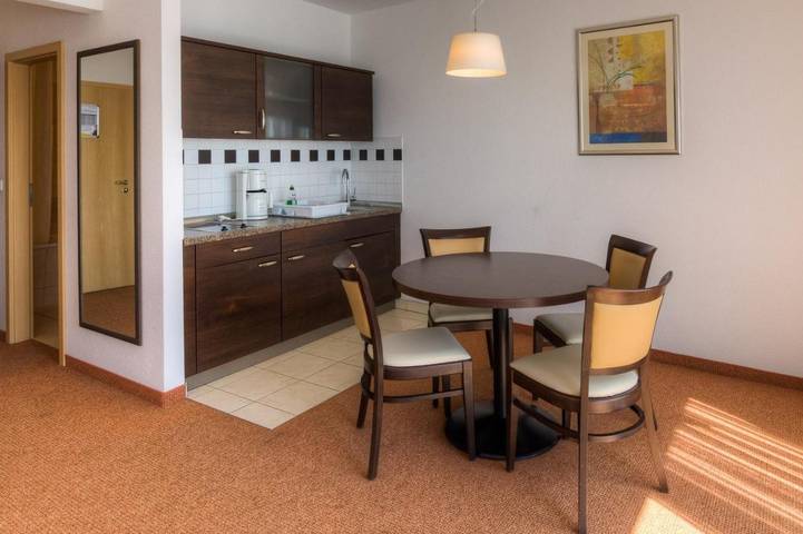 Hôtel pour 3 personnes, avec sauna et piscine ainsi que vue et jardin, animaux acceptés à Perleberg - 2