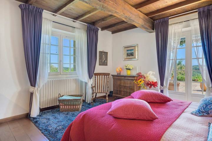 Chambre d’hôtes Chambre d'hôtes au Paradis, avec vue sur les Pyrénées,  lac, piscine privée et Wi-Fi in Saint-Frajou, Haute-Garonne