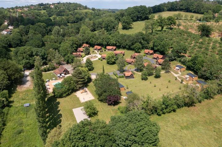 Parc de vacances pour 4 personnes, avec vue ainsi que jardin et piscine dans le Lot - 4