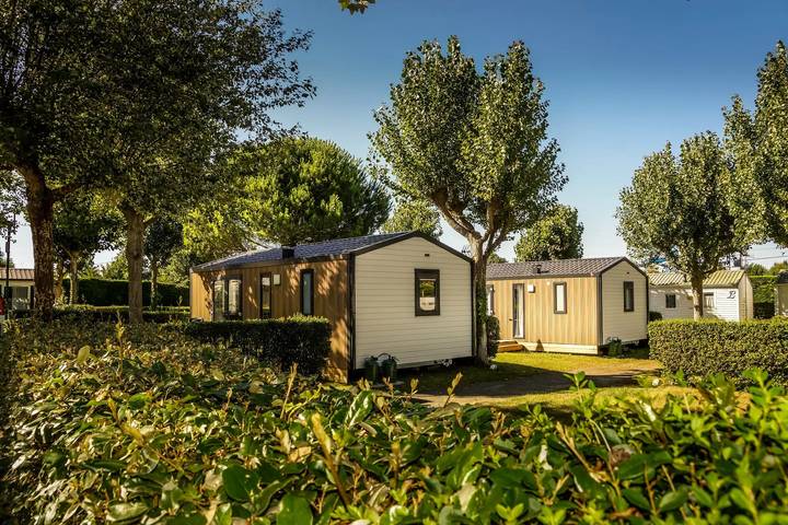 Camping pour 2 personnes, avec terrasse ainsi que piscine et sauna à Saint-Jean-de-Monts - 4