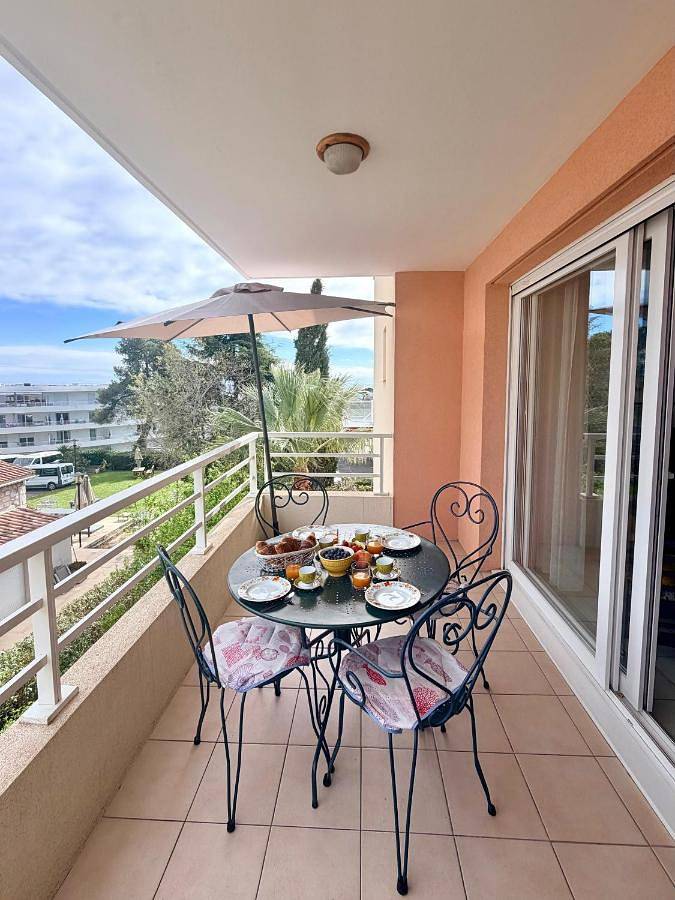 Gîte pour 4 personnes, avec Terrasse et Vue dans Parc de Vaugrenier