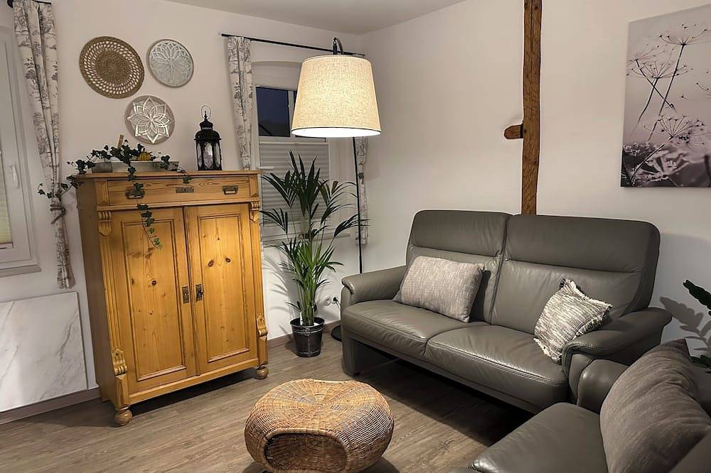Ganze Wohnung, 65 qm große Ferienwohnung mit Garten für 2 Personen 1. Stock   Hunde willkommen in Michelau in Oberfranken, Oberes Maintal - Coburger Land