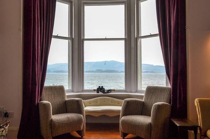 Cottage for 14 people, with garden, with pets in Isle of Bute