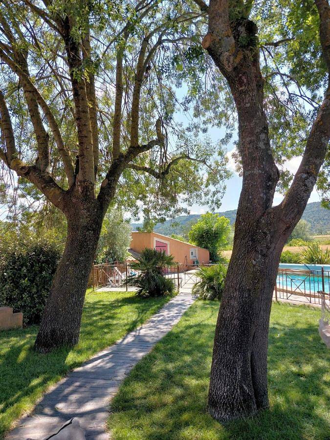 Location de vacances pour 4 personnes, avec vue et piscine ainsi que jardin et terrasse à Alba-la-Romaine - 2