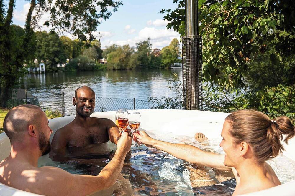 Riverside Retreat with Private Sauna and Hot Tub in Windsor, Berkshire
