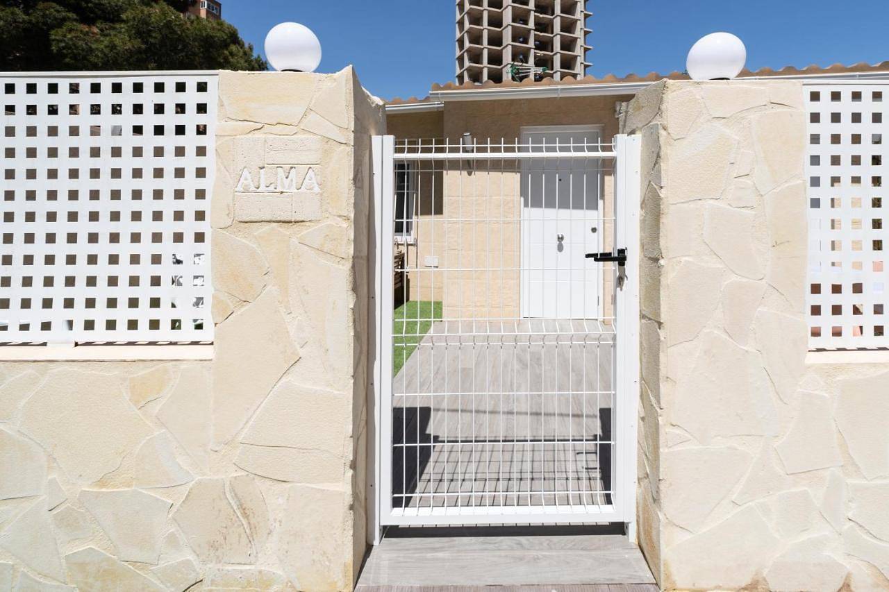 Apartamento Alma con terreno privado y parking compartido - a 800m de Playa Poniente in Benidorm, Costa Blanca