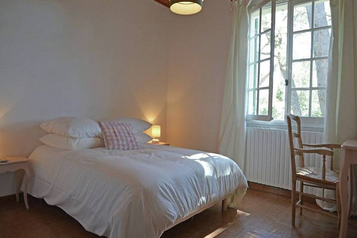 Location de vacances pour 6 personnes, avec terrasse ainsi que jardin et piscine à Beaucaire - 4