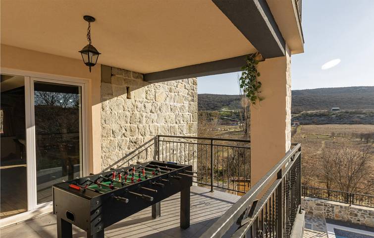 Stilvolle 2-Zimmer-Wohnung mit Pool, Terrasse und WLAN in Split-Dalmatien