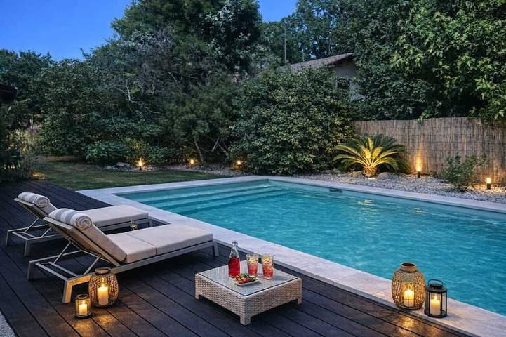 Villa für 14 Personen, mit Pool und Balkon sowie Garten - 1