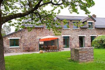 Gîte pour 8 personnes, avec jardin et terrasse à Campénéac