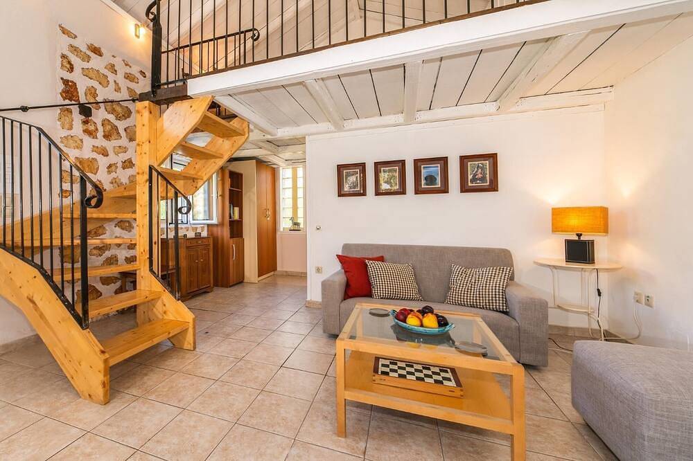 Romantic Cottage with Private Pool and Garden near Vathy and Dexa Beach in Vathy, Griechenland