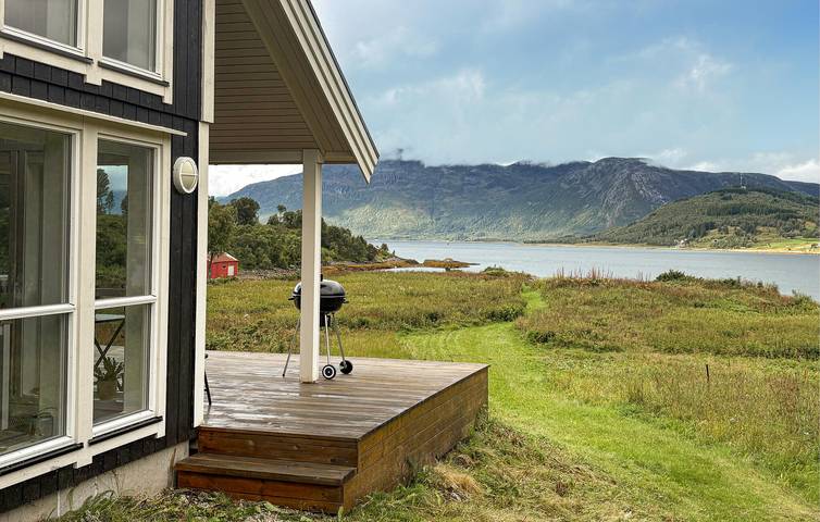 Ferienhaus für 5 Personen mit Terrasse in Vestfjorden