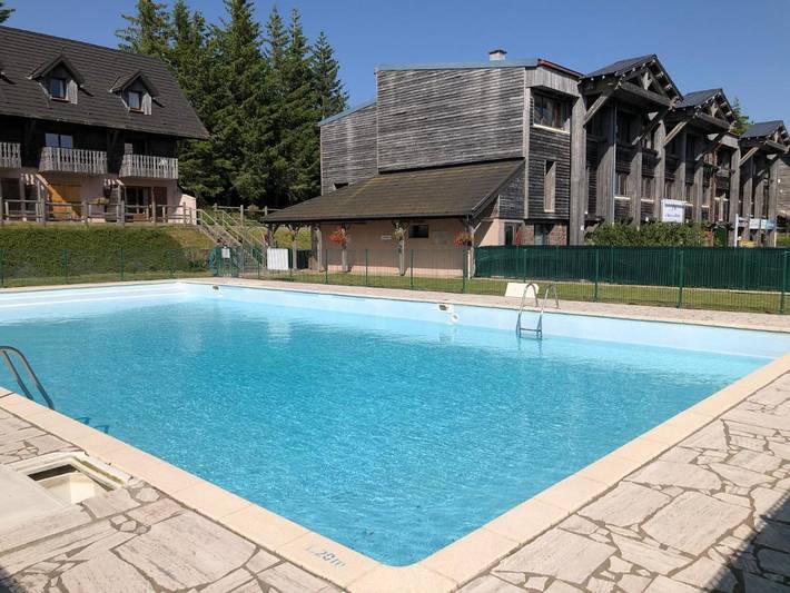 Chalet pour 5 personnes, avec jardin ainsi que vue et piscine dans Super Besse - 2