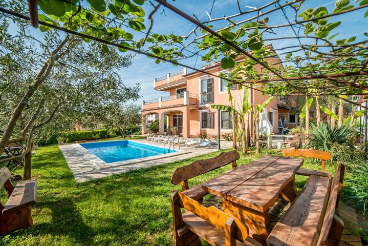 Apartament wakacyjny dla 4 osób, z Taras i Basen w Pula