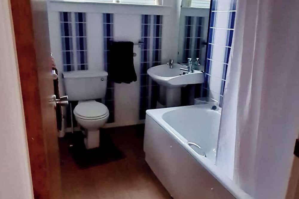 Erisgeir Sleeps 6 with Private Grounds in Argyll & Bute