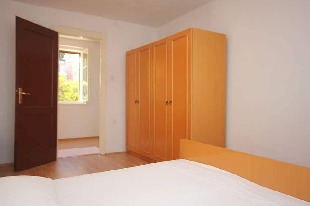 Ganze Wohnung, 1-Zimmer-Ferienwohnung mit Balkon Vis (A-8435-a) in Vis Stadt, Vis