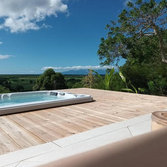 Location de vacances pour 5 personnes, avec vue ainsi que piscine et terrasse dans Saint-Louis (Marie-Galante)