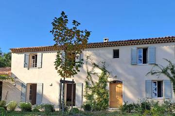Gîte pour 9 personnes, avec jardin, animaux acceptés à Cabrières-d'Aigues