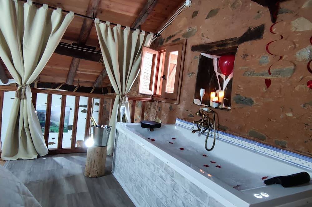 Casa rural con jacuzzi -La Calleja de las hurdes 4 estrellas Tr-Cc-00555 in Pinofranqueado, Provincia de Cáceres
