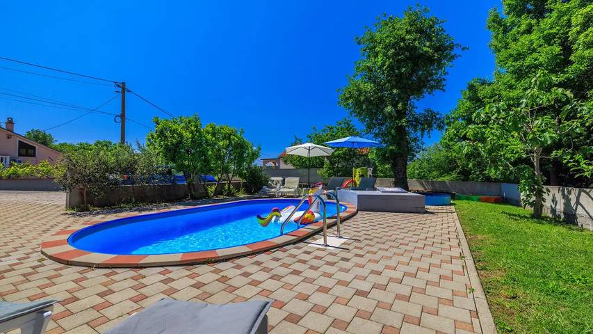 Ferienhaus für 8 Personen, mit Garten und Pool