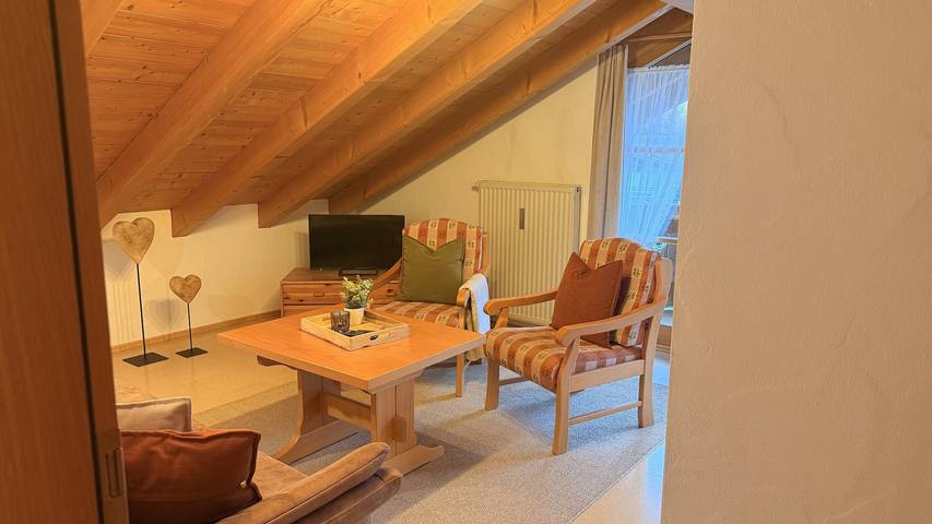 Entire apartment, Apartment 'Mittermeiers Birnbaumplatzl' with Mountain View, Balcony and Wi-Fi in Mittenwald, Bavarian Alps