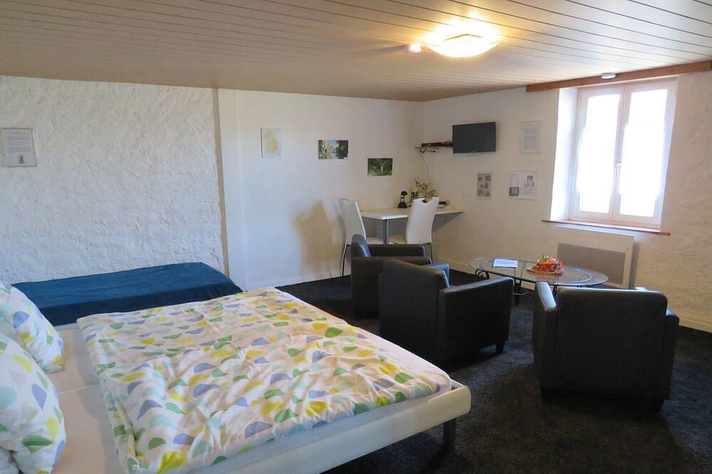 Dreibettzimmer-Einfach-Ensuite-Jura in Anjeux, Haute-Saône