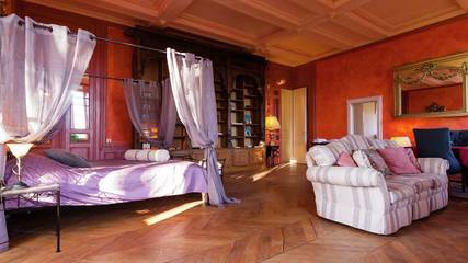 Château pour 3 personnes, avec piscine et jardin dans 