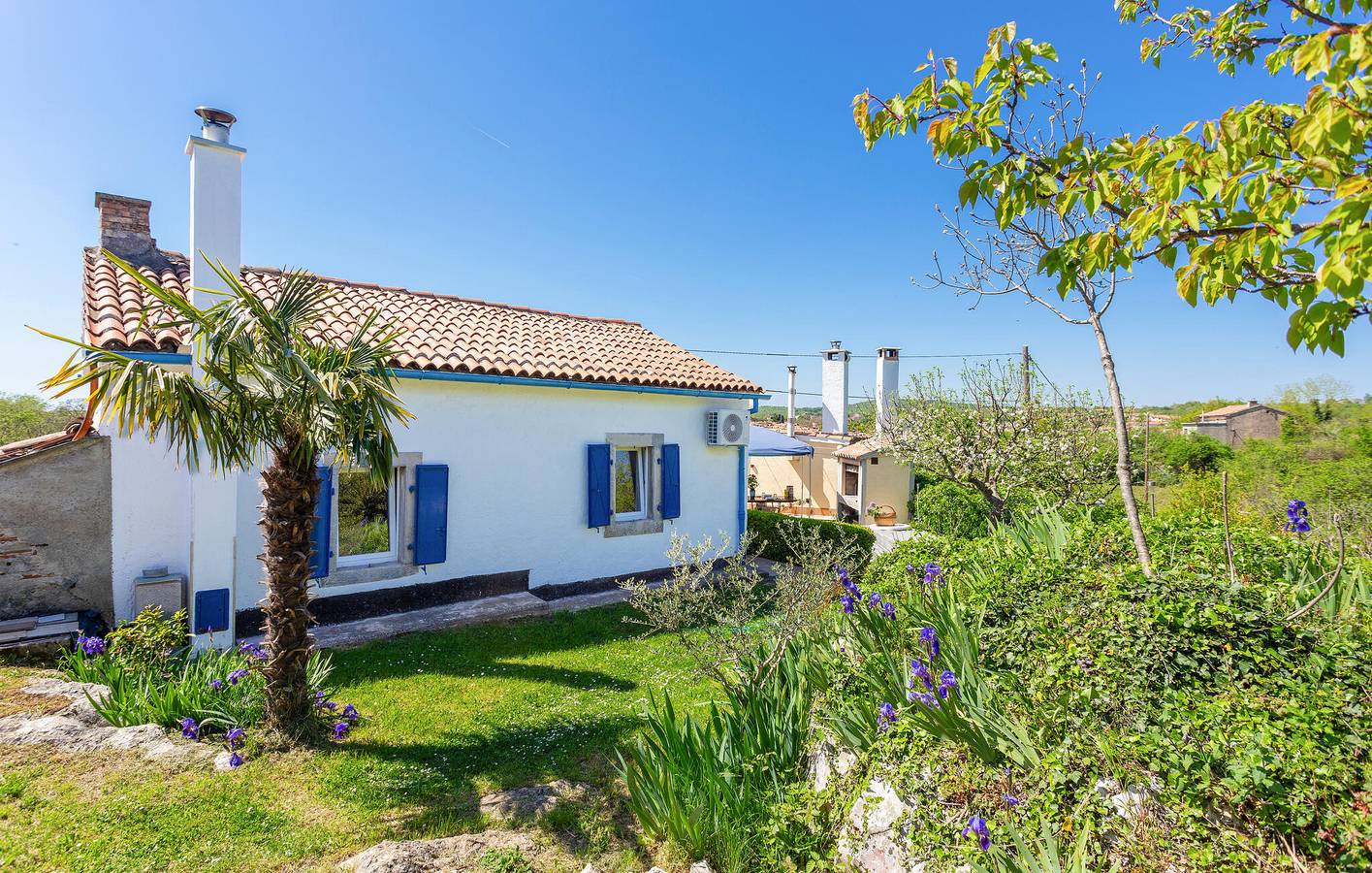 Charmant appartement avec piscine et terrasse près du restaurant Konoba Vinez in Vinez, Côte Est de l'Istrie