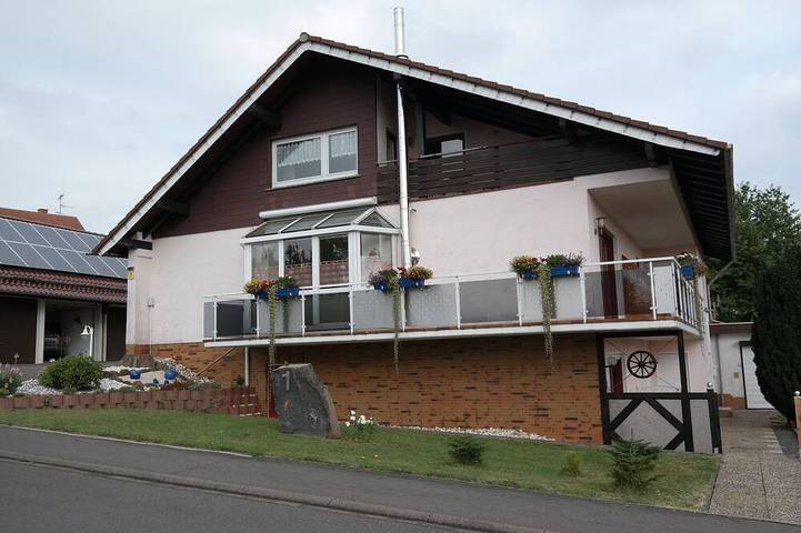 Ferienwohnung für 5 Personen, mit Balkon und Garten sowie Sauna