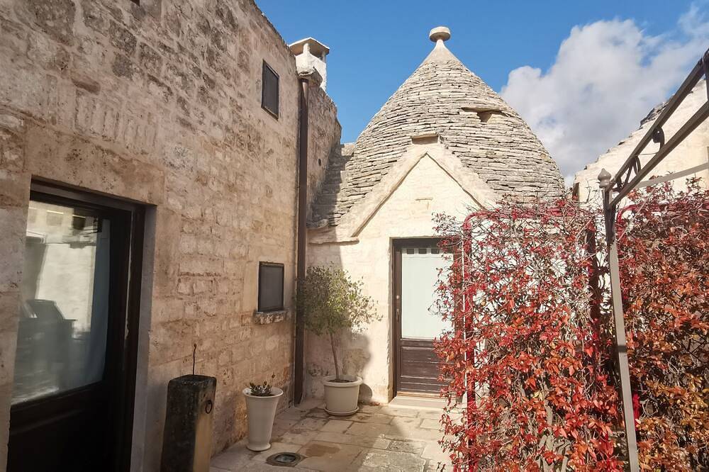 Trullimania , Trulli in centro ad Alberobello in Alberobello, Comune di Alberobello