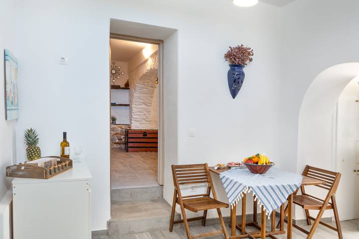 Ganze Wohnung, Zentrales Ferienapartment 'Olga's House kythnos D' in Kythnos