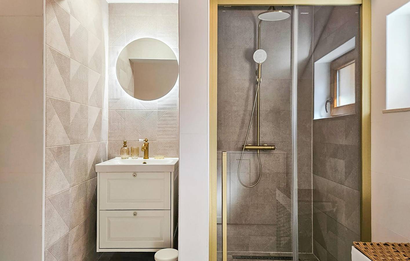 Charmante 190 m² große Wohnung mit Pool und Terrasse, 2 km vom Fluss Bogdanica entfernt in Gospitsch, Lika-Senj