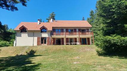 Gîte pour 20 personnes, avec vue, animaux acceptés dans Chalmazel-Jeansagnière
