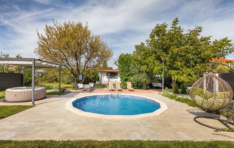Maison de vacances pour 2 personnes, avec jardin ainsi que terrasse et jacuzzi dans Istrie