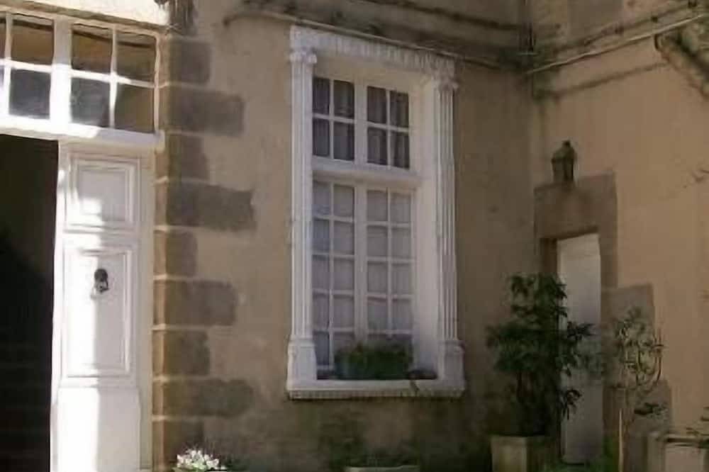 Appartement entier, Appartement dans bel immeuble 17ème siècle, St Malo intra muros, proche plages in Saint-Malo, Région de Saint-Malo