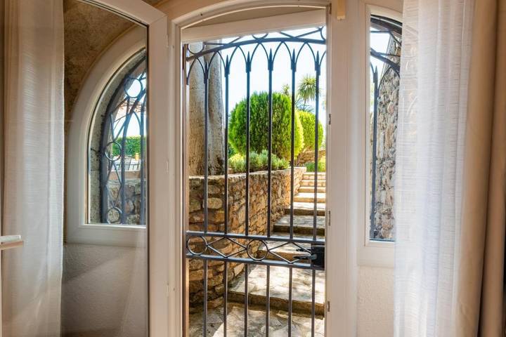 Gîte pour 10 personnes, avec vue ainsi que jardin et piscine à Caux - 3