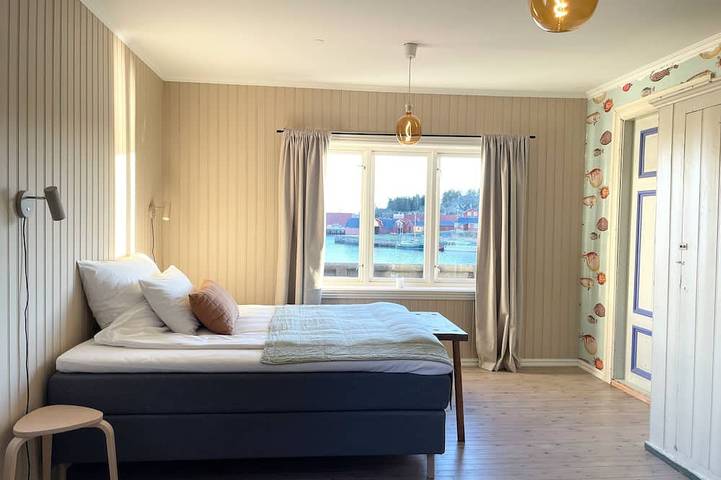 Ganze Wohnung, In the middle of Lofoten! Unique and spacious dockside apartment. in Stamsund, Vestvågøy