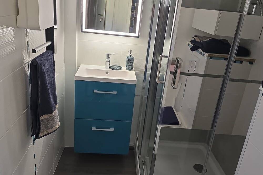 Entire apartment, Newly refurbished studio in a quiet, convenient location. in Châtel-Guyon, Volcans d'Auvergne Regional Nature Park