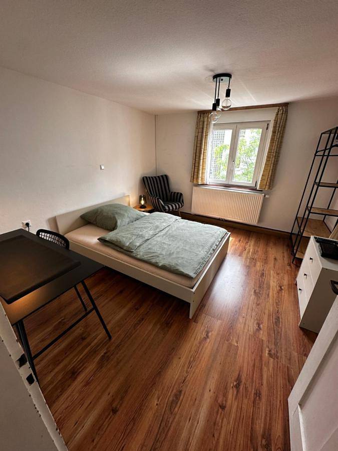 Appartement de vacances entier, Twin Room with Shared Bathroom in Heilbronn, Kraichgau