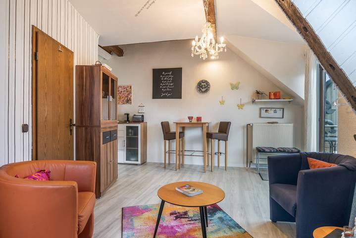 Entire studio, Studio Apartment 'Haus Lebensfreude' with Shared Garden, Terrace and Wi-Fi in Üxheim, Volcanic Eifel