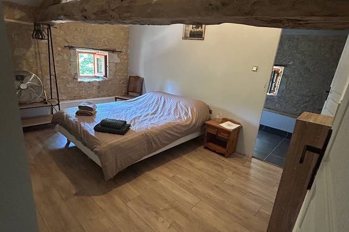 Poitevins A 5 Bedroom French Stone House set in 4 acres with 5 En Suite. in Saint-Astier, Región de Marmande