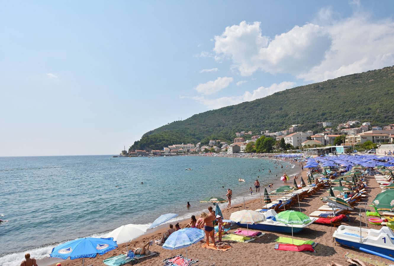 Ganzes Studio, Apartments and Rooms Iva in Petrovac na Moru, Opština Budva