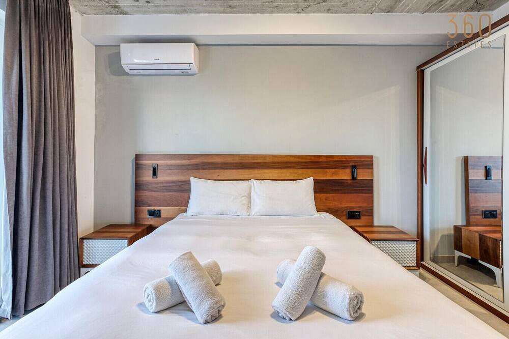 Geheel appartement, A fully equipped Apt with private balcony & Pool in San Giljan, Malta