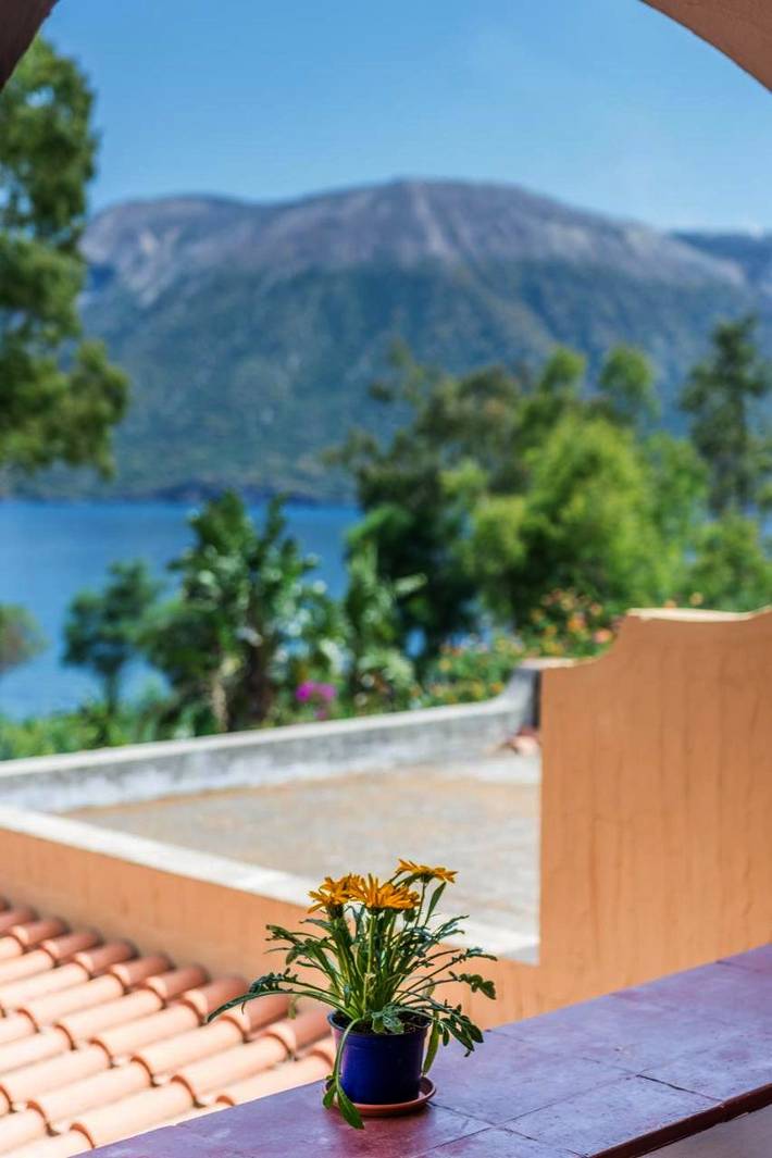 Ferienwohnung für 7 Personen, mit Kinderpool und Garten sowie Pool und Ausblick, mit Haustier auf den Liparische Inseln - 4