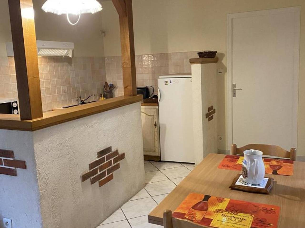 Renoviertes Haus mit privater Terrasse und Haustiere erlaubt in Neuvy, Allier